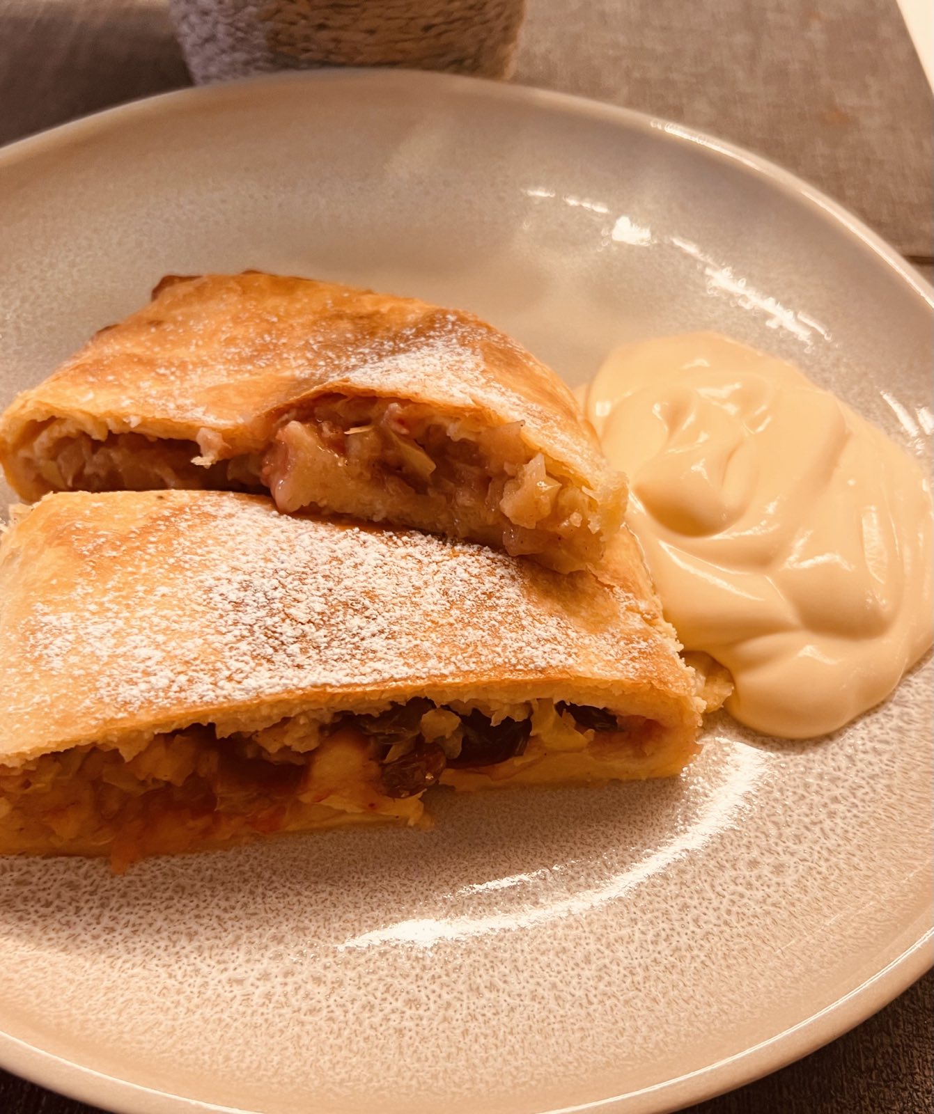 Apfelstrudel mit Topfenteig