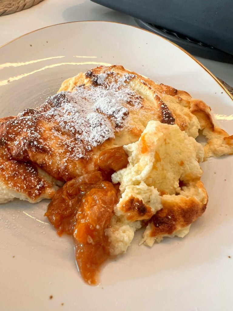 Topfenauflauf mit Marillenröster